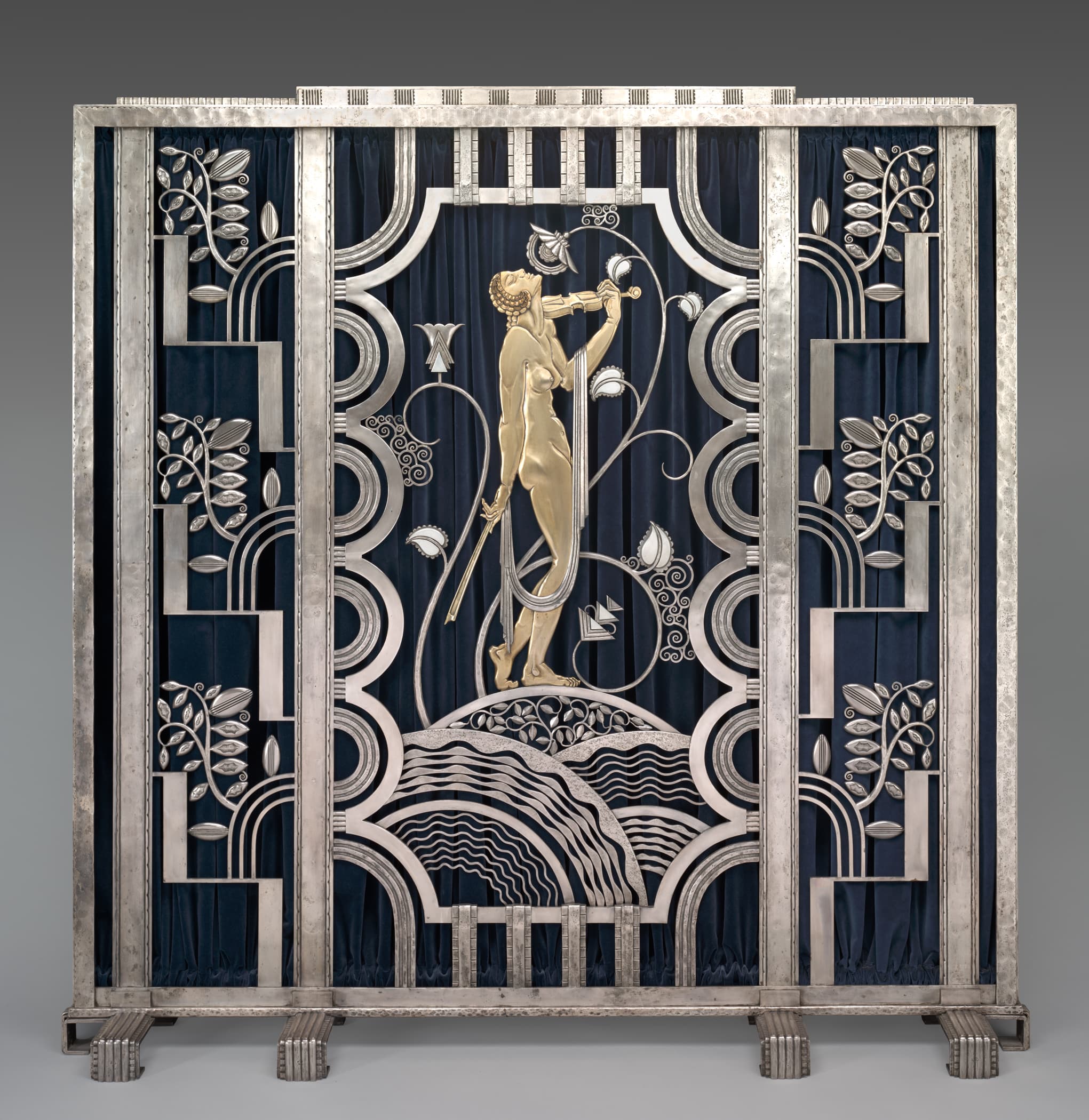 Screen with art deco style details 