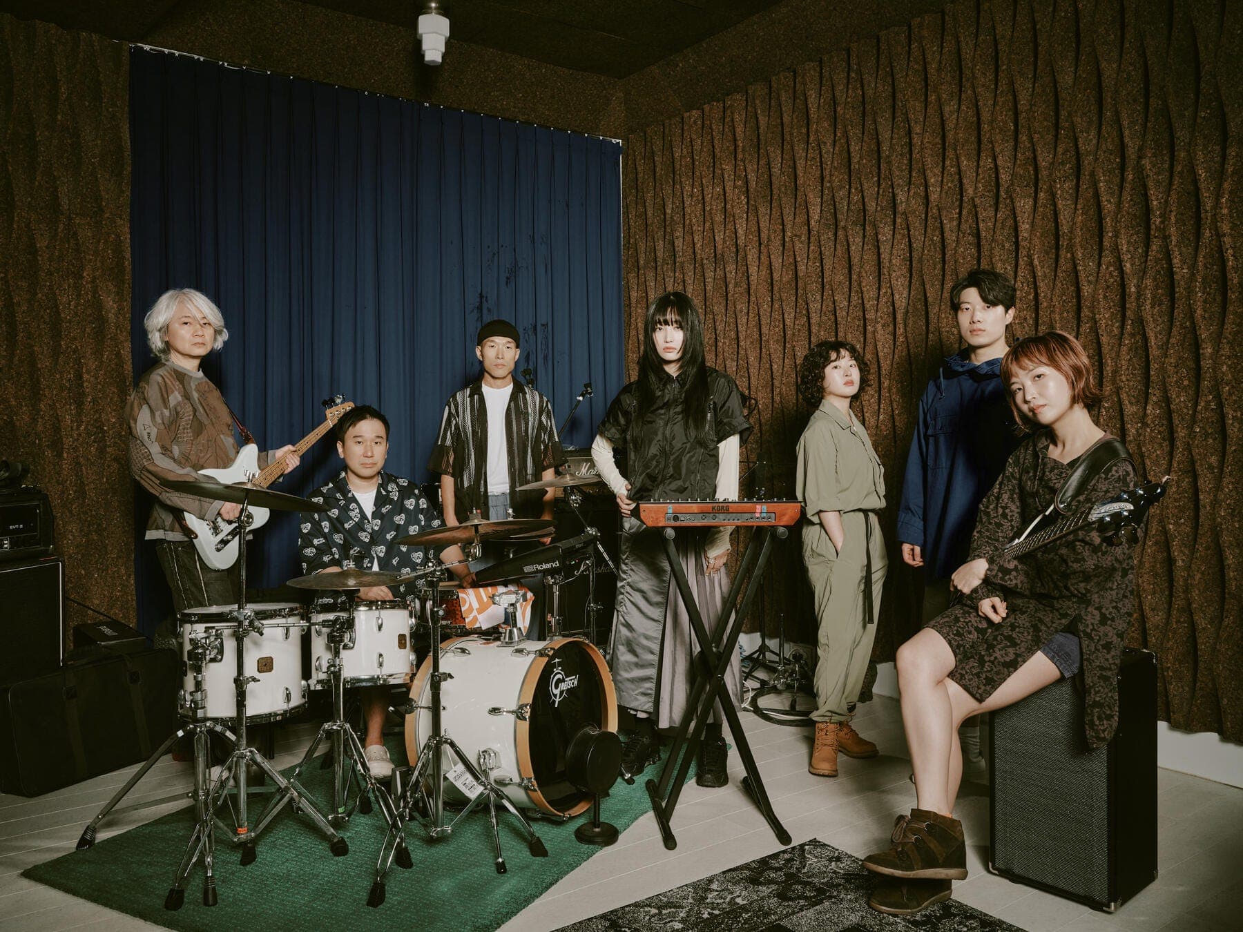 Jeon Yoon-han et al. on a stage