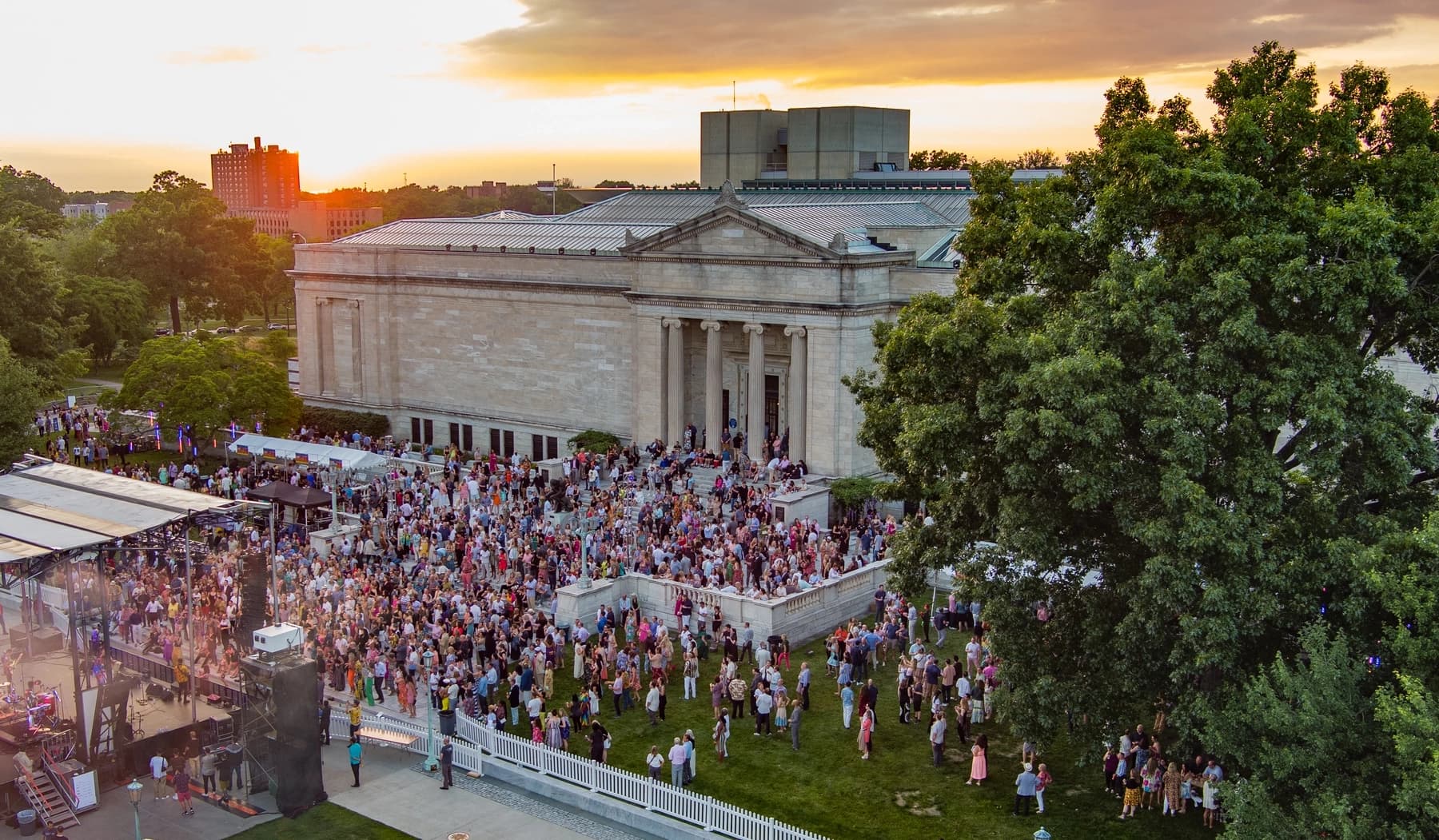 a large crowd of people outside a building