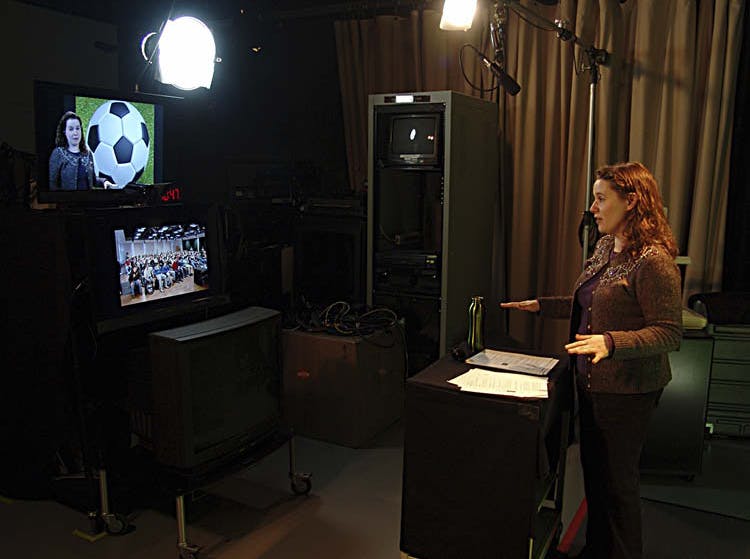 Being There Arielle Levine presents a Distance Learning lesson from the museum studio. 