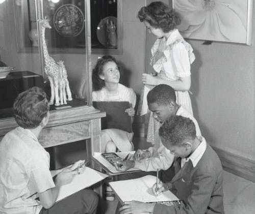 Children sketching in the museum's galleries in 1944.